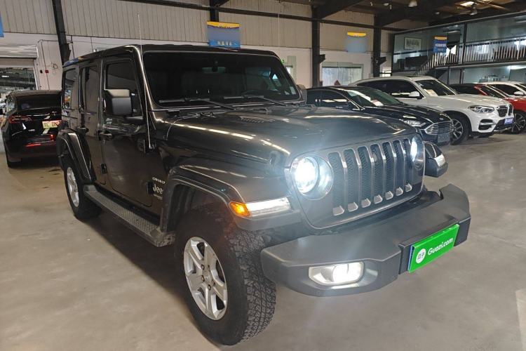 Used  Wrangler 2019 2.0T Sahara Four-Door Brilliant Top Version China VI Emission Standard
