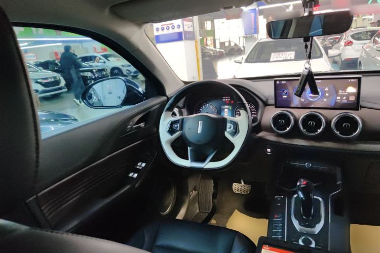 Used Wey VV5 2021 1.5T Two-Wheel Drive Color Pioneer
