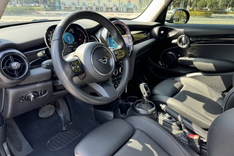 Used  MINI 2022 Updated 1.5T COOPER Classic Edition Five-Door Version
