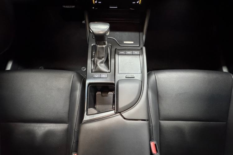 Used Lexus ES 2020 300h Premier Edition