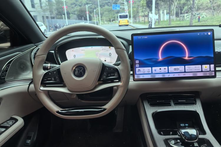 Used BYD Han 2024 DM-i Glory Edition 200KM Flagship Model