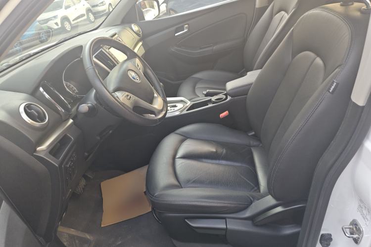 Used Venucia T70 2015 2.0L CVT Smart Edition