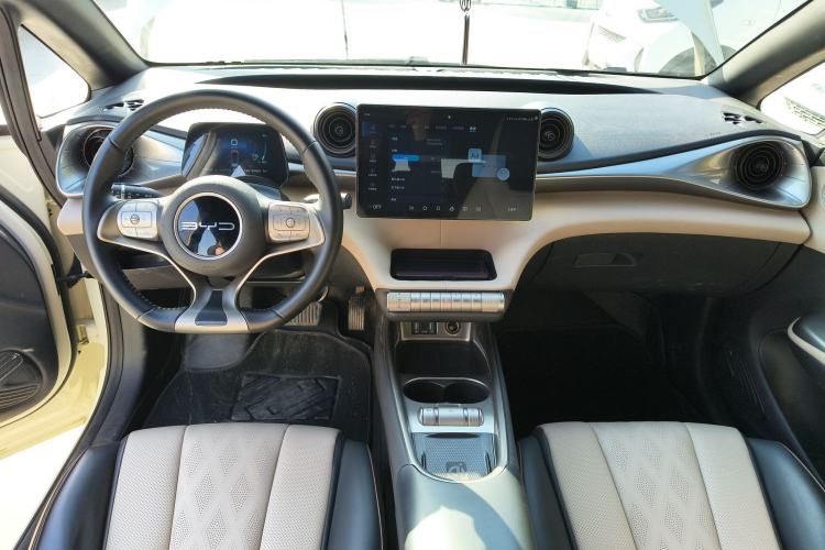 Used BYD Dolphin 2023 420 km Fashion Edition
