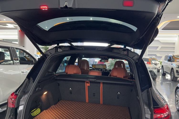 Used Mercedes-Benz GLC 2023 GLC 260 L 4MATIC Dynamic Edition 5-seater
