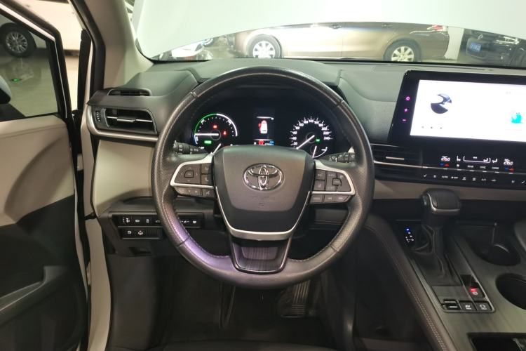 Used Toyota Sienna 2023 2.5L Hybrid Comfort Edition
