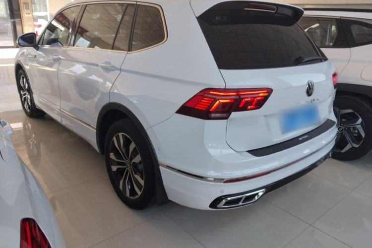 Used Volkswagen Tiguan L 2023 Facelifted 380TSI Automatic All-Wheel Drive R-Line Plus Version 7-Seater
