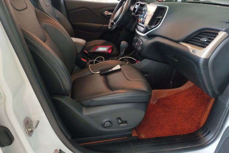 Used  Cherokee 2016 2.0L Superior Edition
