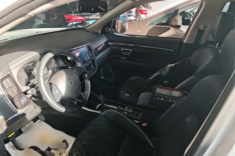 Used Mitsubishi Outlander 2020 2.4L 4x4 Zhi Xiang Edition 5 Seats