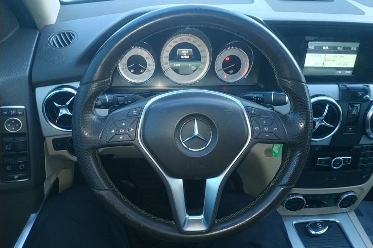 Used Mercedes-Benz GLK-Class 2013 GLK 300 4MATIC Dynamic Sunroof Model
