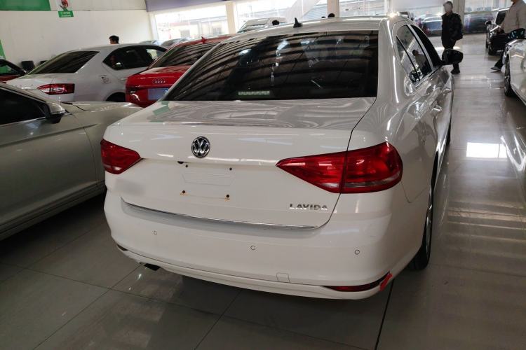 Used Volkswagen Lavida 2015 1.6L Automatic Comfort Edition
