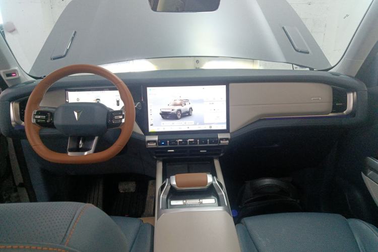 Used  G318 2024 Four-Wheel-Drive Air Suspension Model