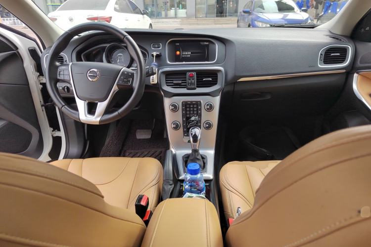 Used Volvo V40 2017 T3 Zhiya Edition
