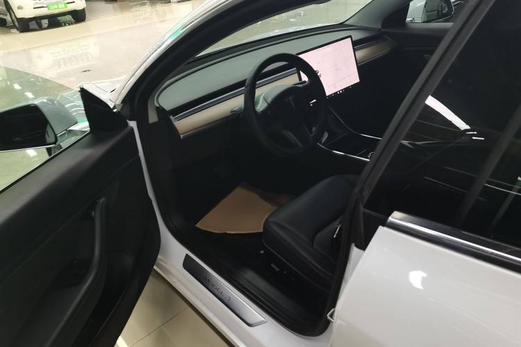 Used Tesla Model 3 2019 Long-Range All-Wheel-Drive Version
