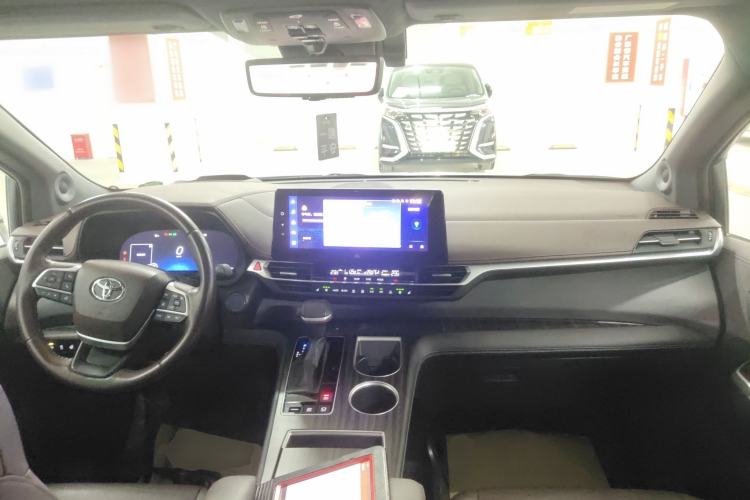 Used Toyota Sienna 2023 2.5L Hybrid Platinum Edition