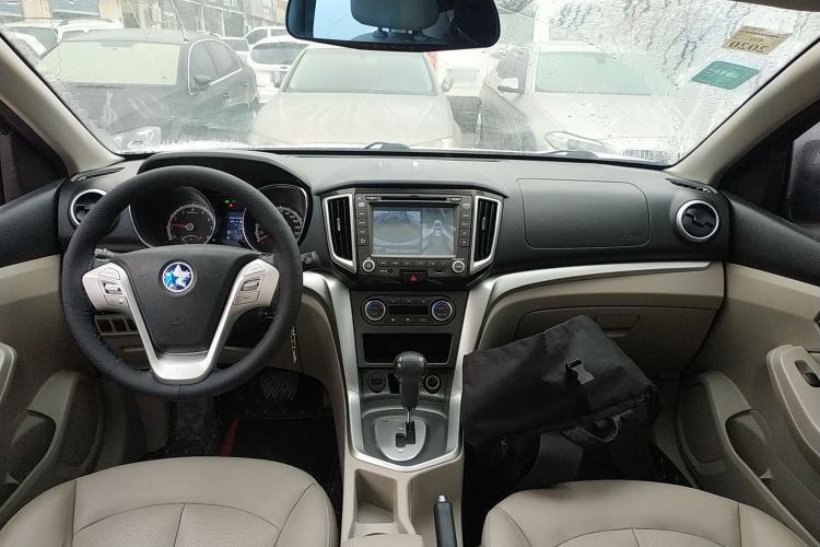 Used Venucia T70 2015 2.0L CVT Smart Edition