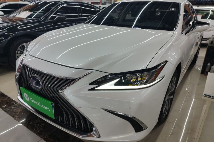 Used Lexus ES 2020 300h Premier Edition