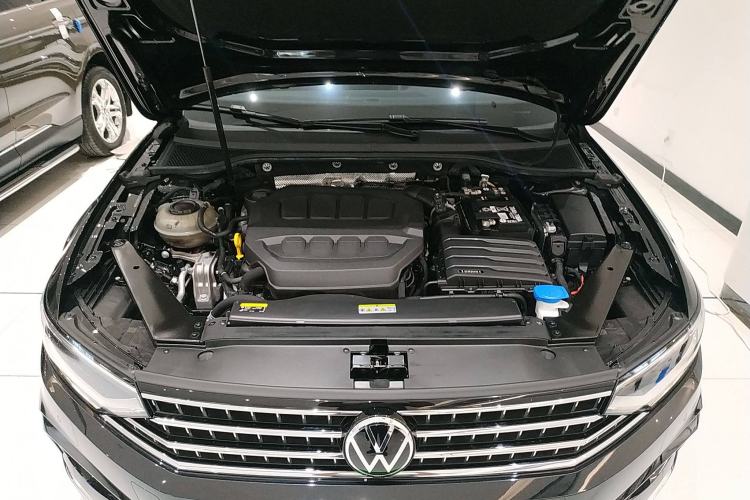 Used Volkswagen Magotan 2023 2 Million Units Limited Edition 330TSI DSG Leading Version
