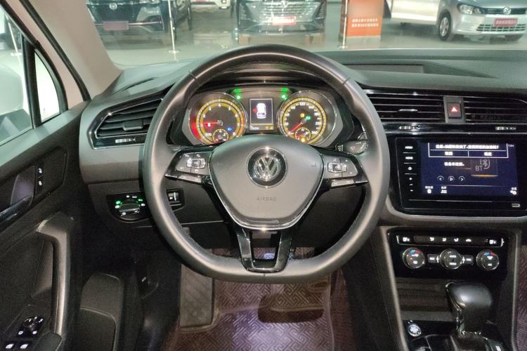 Used Volkswagen Tiguan L 2019 Updated Version 330TSI Automatic Two-Wheel Drive Panoramic Comfort Edition China VI Standard

