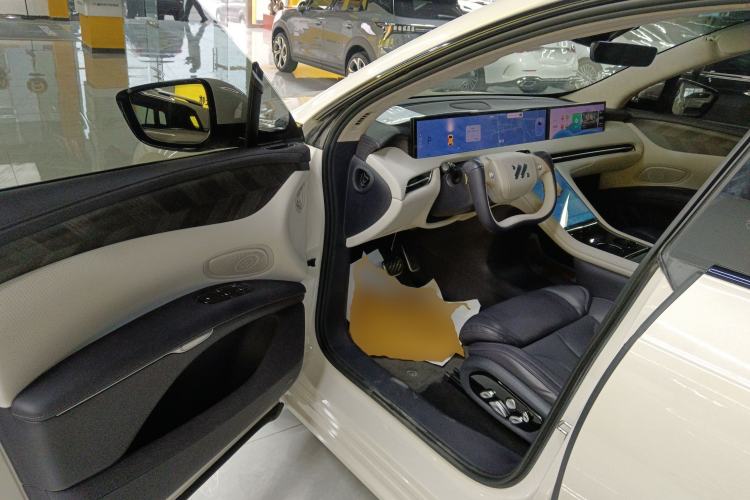 Used  LS7 2023 100kWh Lux All-Wheel-Drive Version
