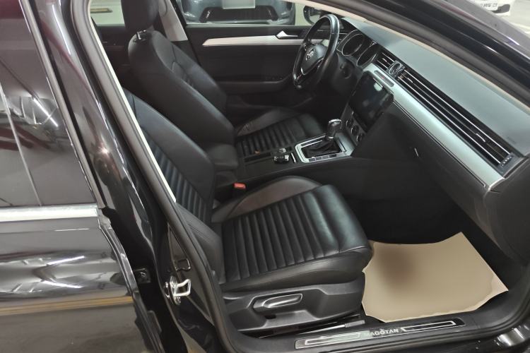 Used Volkswagen Magotan 2018 280TSI DSG Comfort Model
