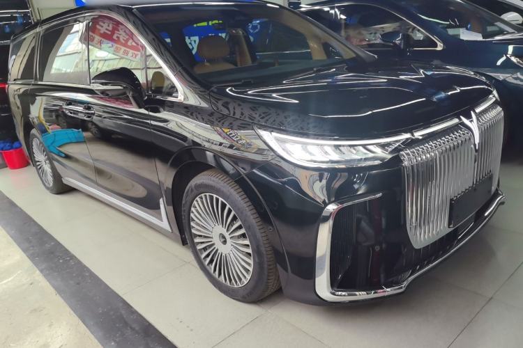 Used VOYAH Dream 2025 PHEV Four-Wheel Drive Prestige Kunpeng Edition
