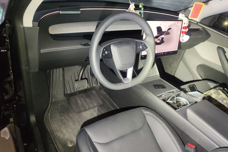 Used Tesla Model Y 2025 Rear-Wheel-Drive Version