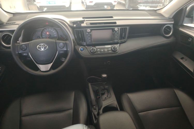 Used Toyota RAV4 2019 2.0L CVT Two-Wheel Drive Luxury Version China VI Standard
