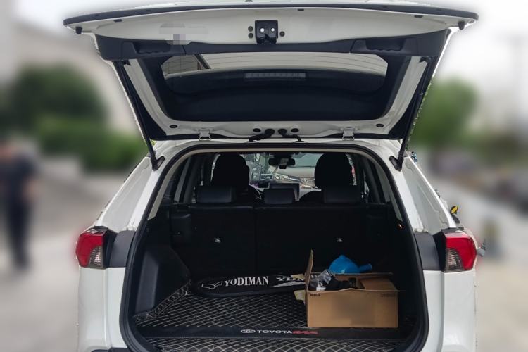 Used Toyota RAV4 2021 2.0L CVT Two-Wheel Drive Fashion PLUS Edition
