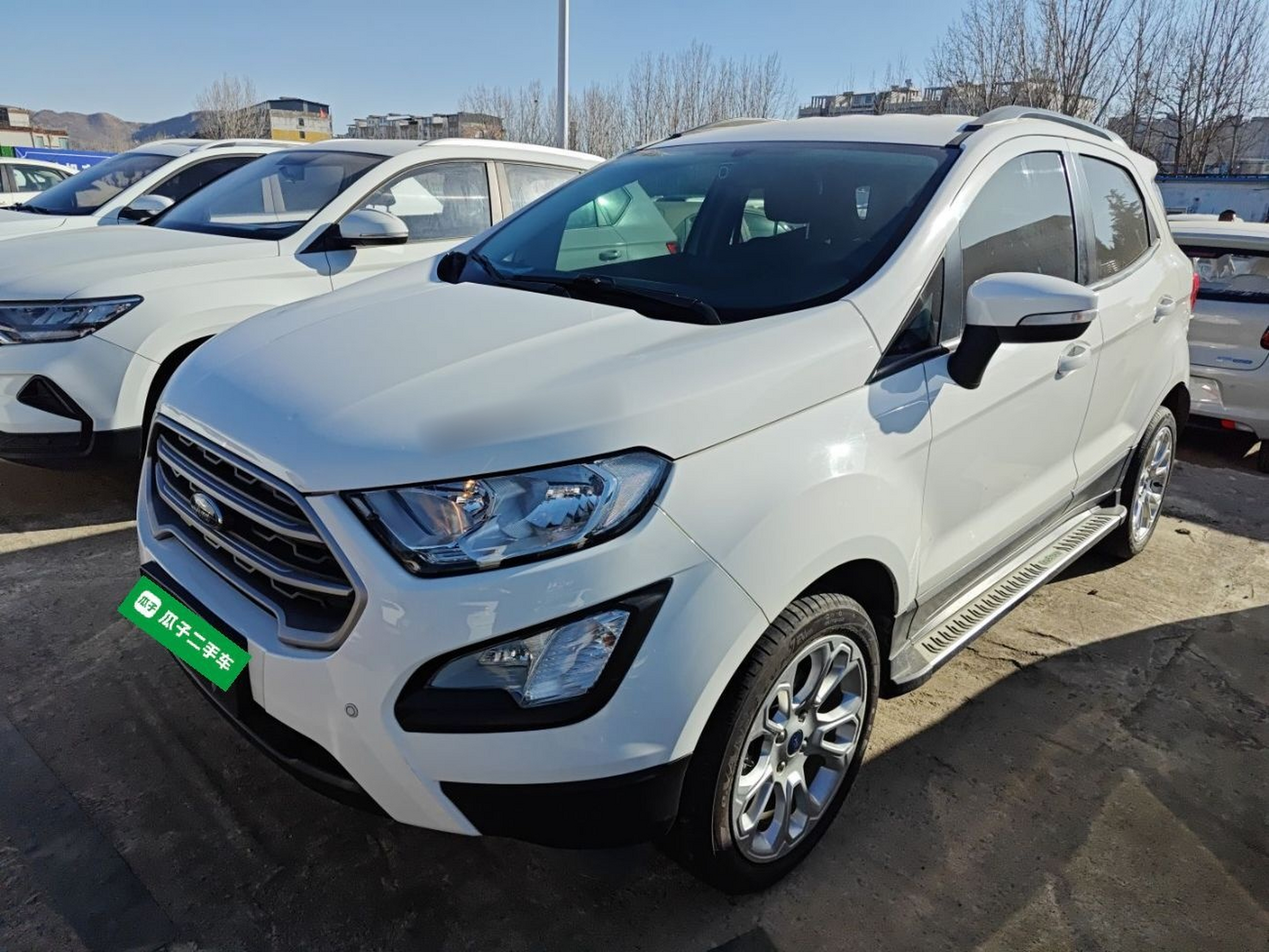 Под передней частью автомобиля