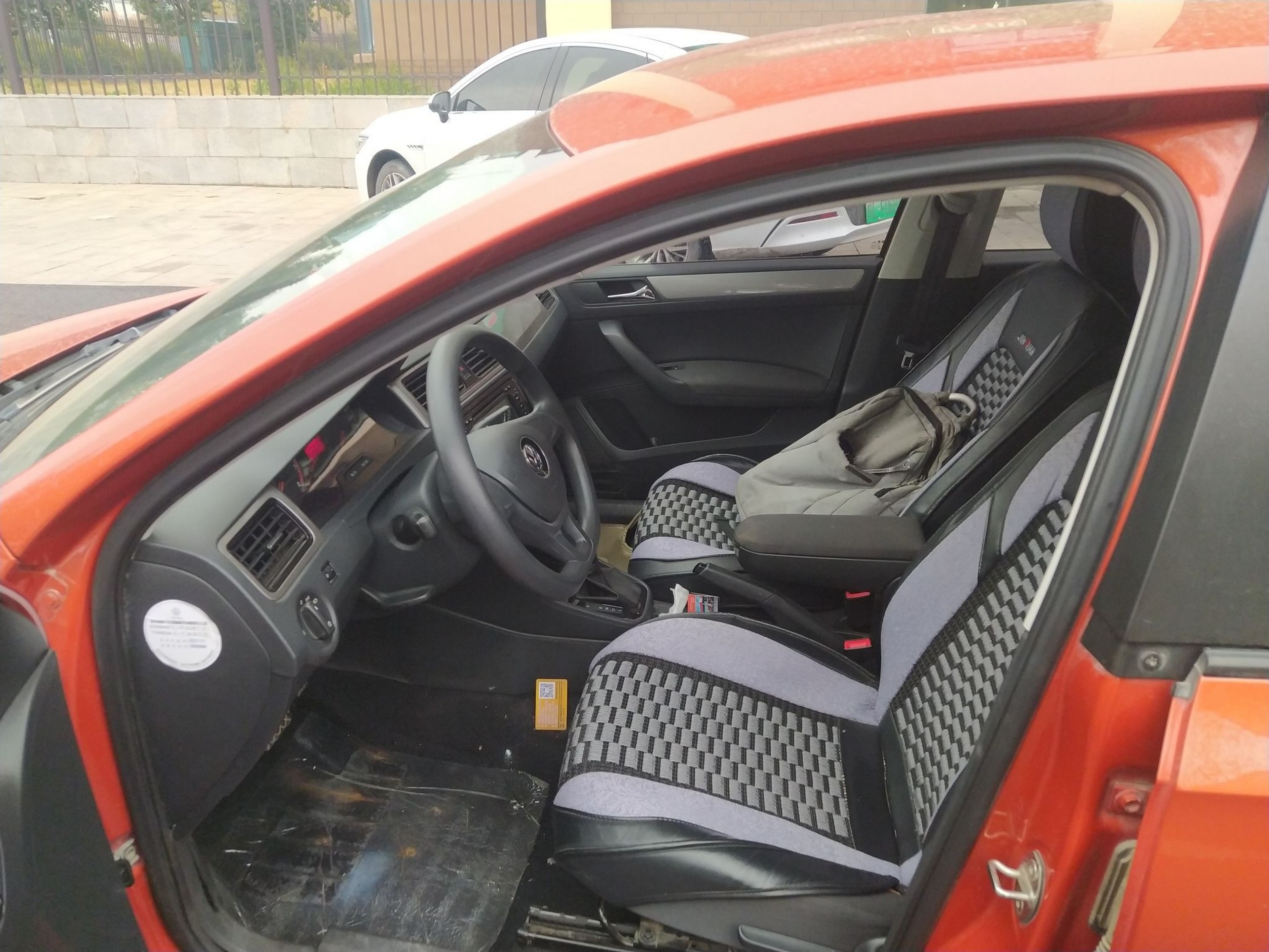 Переднее сиденье в автомобиле