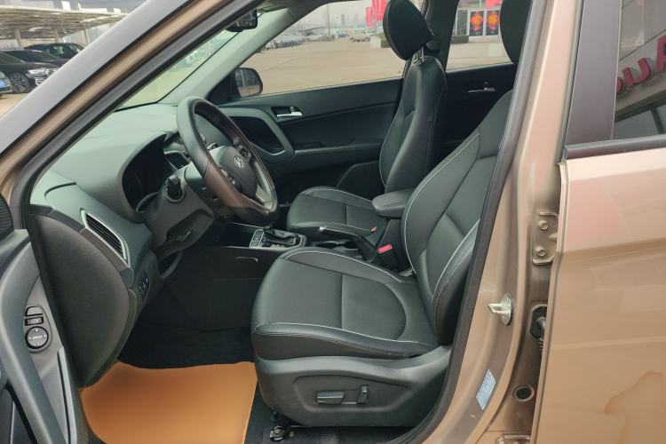 Used Hyundai ix25 2015 1.6L Automatic Two-Wheel-Drive Deluxe DLX Model
