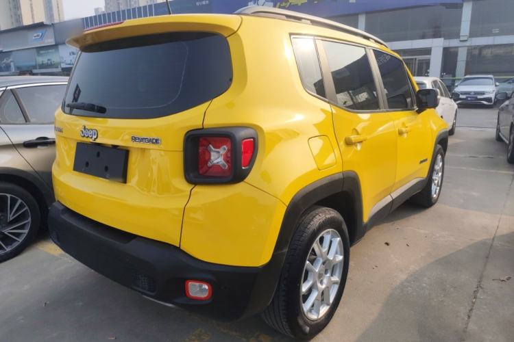Used  Renegade 2019 220T Automatic Elite Edition
