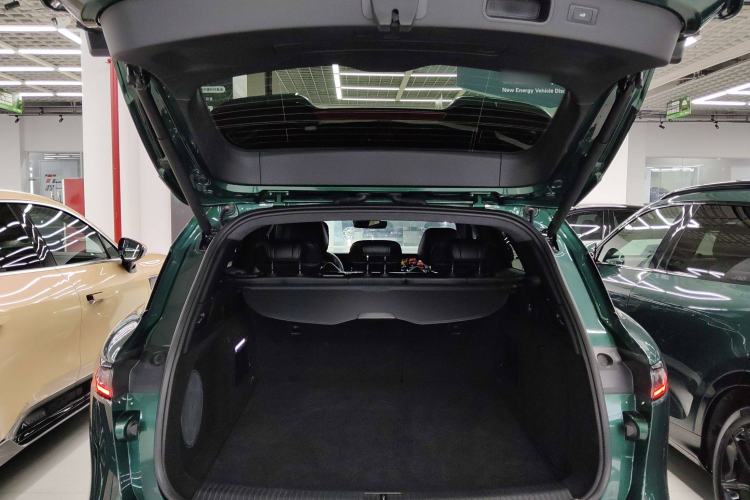 Used VOYAH FREE 2025 318 259 km All-Wheel-Drive Exploration Edition
