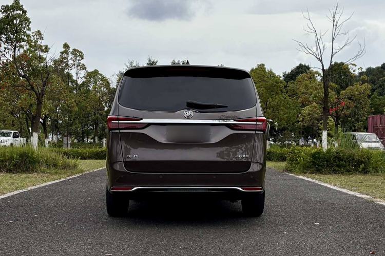 Used Buick GL8 2023 Facelifted Land Cruiser Executive Luxury Version
