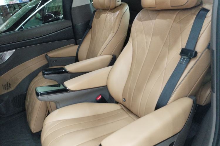 Used Denza D9 2022 DM-i 1040 Prestige Model