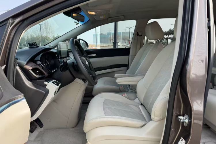 Used Buick GL8 2023 Land Executive Class Comfort Model