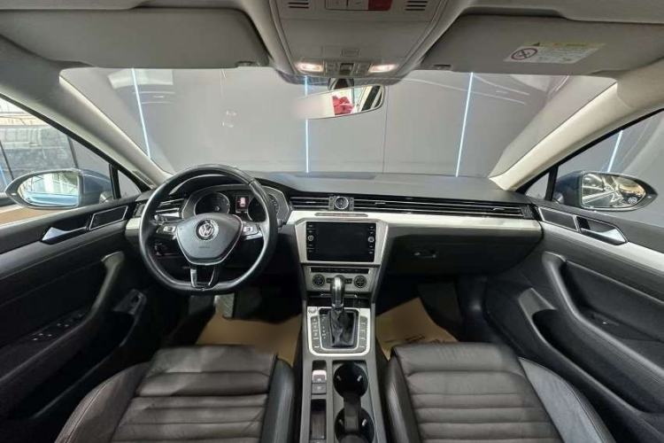 Used Volkswagen Variant 2018 380TSI Two-Wheel Drive Comfort Edition
