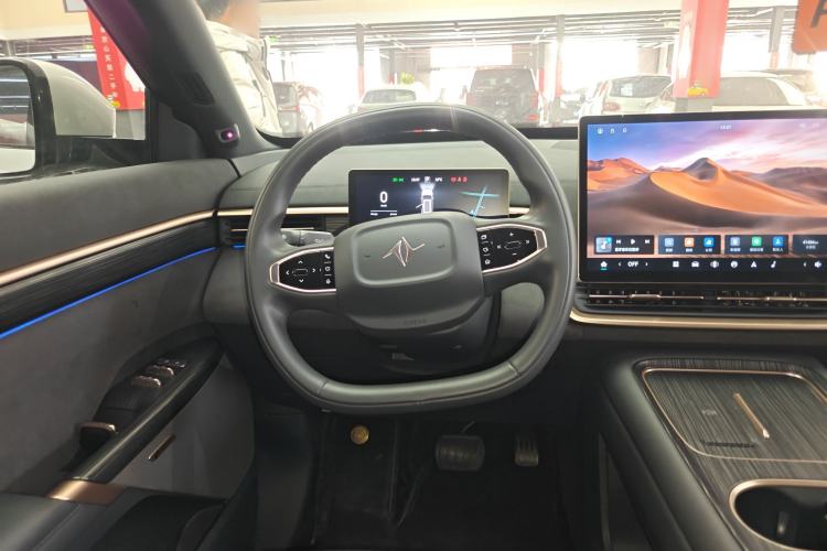 Used  eπ008 2024 210Max Range-Extended Version 6 Seats
