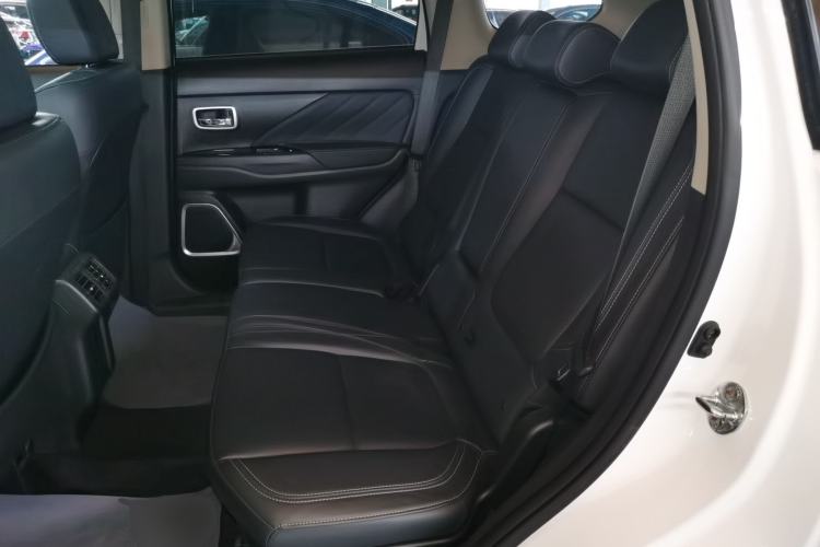 Used Mitsubishi Outlander 2019 2.0L Two-Wheel Drive Comfort Edition 5 Seats China VI Standard
