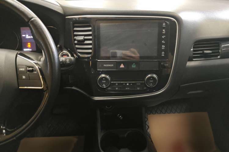 Used Mitsubishi Outlander 2016 2.4L 4x4 Luxury Edition 7-Seater
