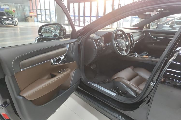 Used Volvo S90 2023 B5 Zhiyuan Luxury Edition
