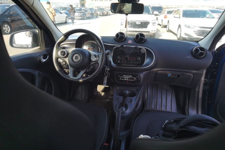 Used  forfour 2016 1.0L 52 kW Passion Edition
