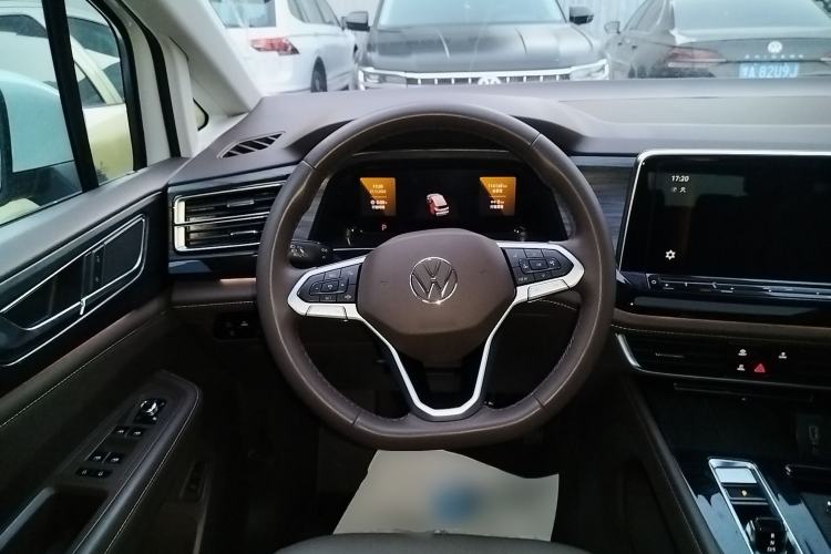 Used Volkswagen Viloran 2024 330TSI Luxury Edition
