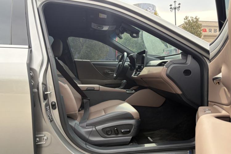 Used Lexus ES 2025 200 Premium Edition
