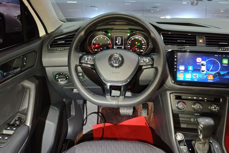 Used Volkswagen Tiguan L 2017 330TSI Automatic Two-Wheel Drive Luxury Edition
