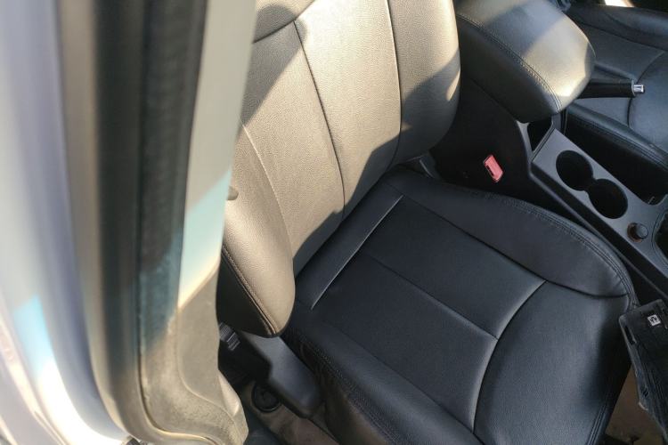 Used Roewe 350 2015 1.5L Manual Luxury Sunroof Edition
