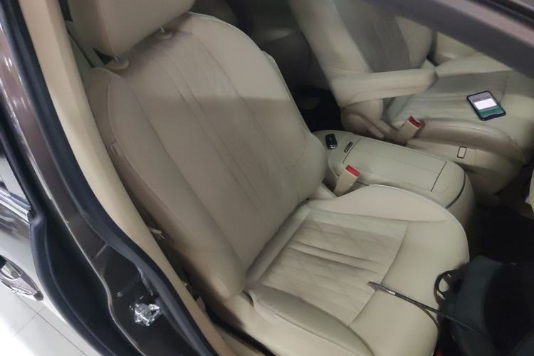 Used Buick GL8 2023 Facelifted Land Cruiser Executive Luxury Version
