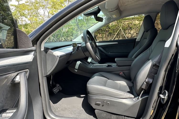 Used Tesla Model Y 2023 Rear-Wheel-Drive Version
