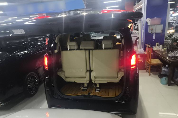 Used Toyota Alphard 2021 Dual-Motor 2.5L Premium Edition
