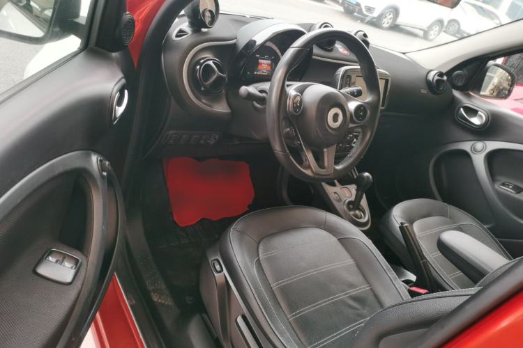 Used  forfour 2016 0.9T 66 kW Pioneer Edition
